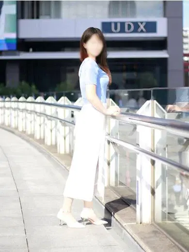 井出えりこ