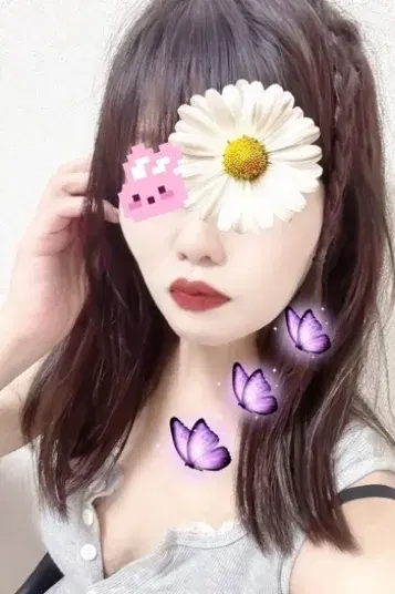小室ゆりあ