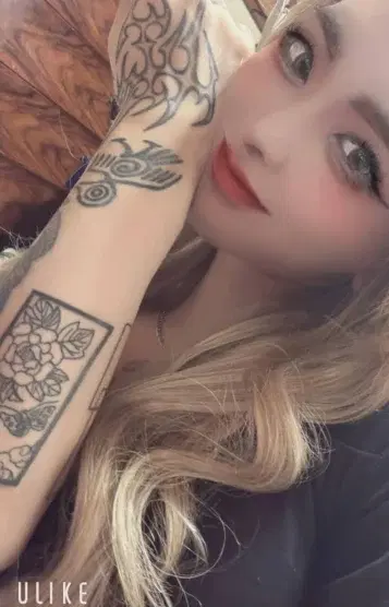華